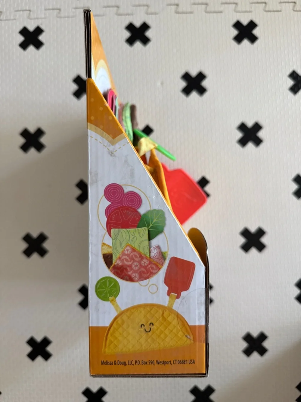 Melissa & Doug Soft Taco fill and spill toy 6m+